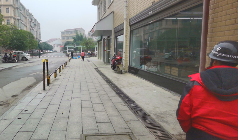 长沙路口农贸市场整改后室外地面